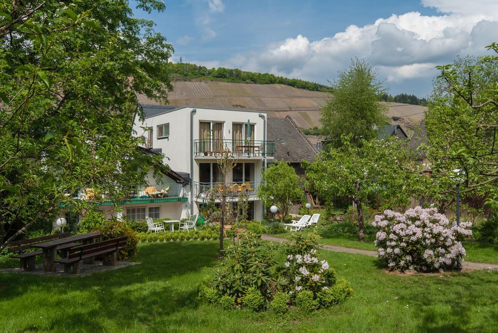 Отель Brauneberger Hof Экстерьер фото