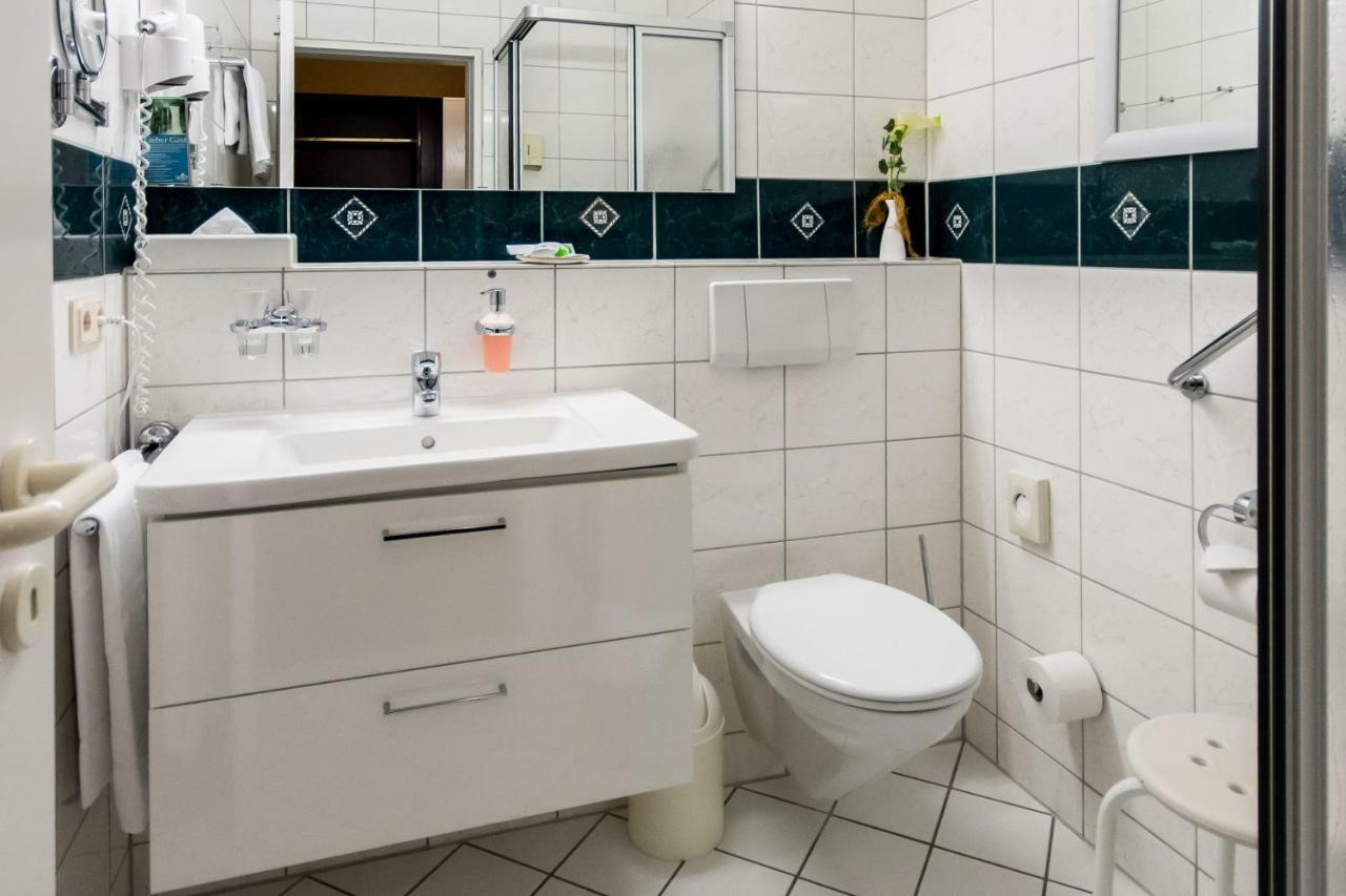 Отель Brauneberger Hof Экстерьер фото